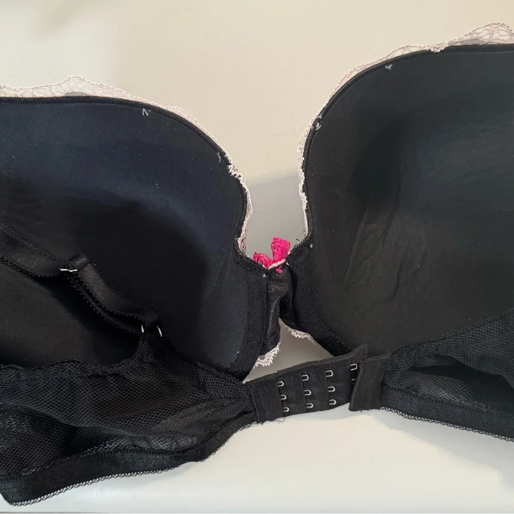 Victoria's Secret Black and Pink Lace Bra - Picture 4 of 7
